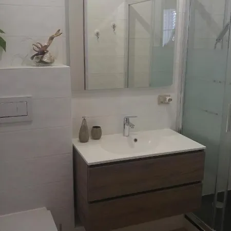 Benjamin לינה וארוחת בוקר